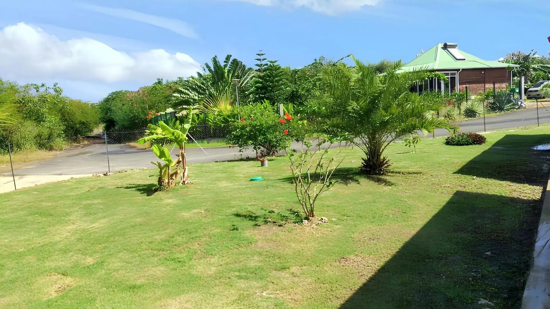 Maison de 2 chambres avec jardin amenage et wifi a Anse Bertrand a 1 km de la plage Hébergement de vacances